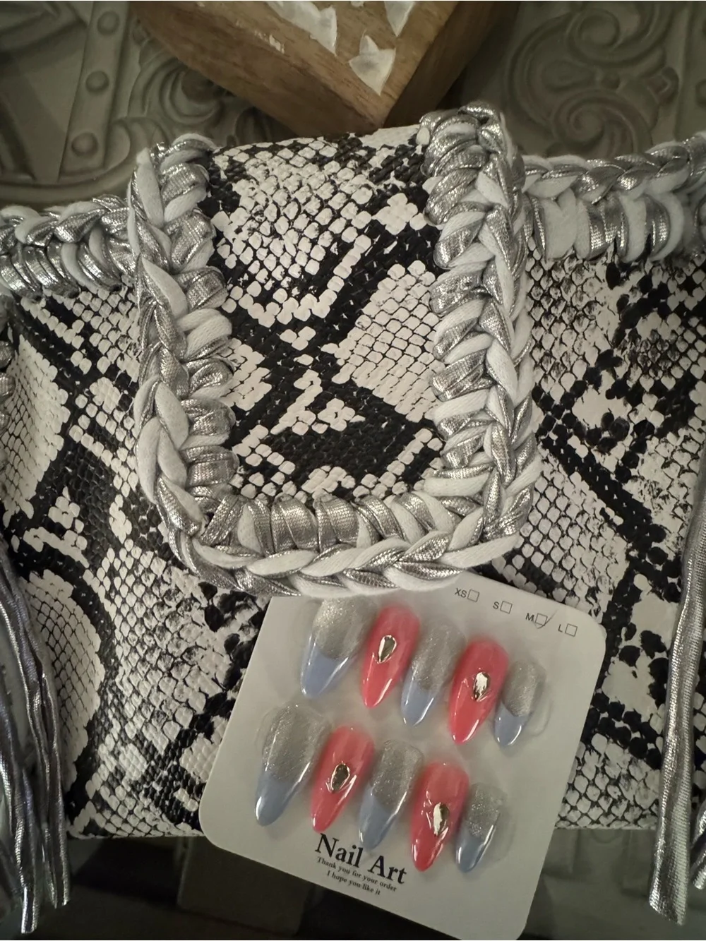 Bonita Bolso Snake-Print Fringe clutch bag in Black & white made by Yvonne